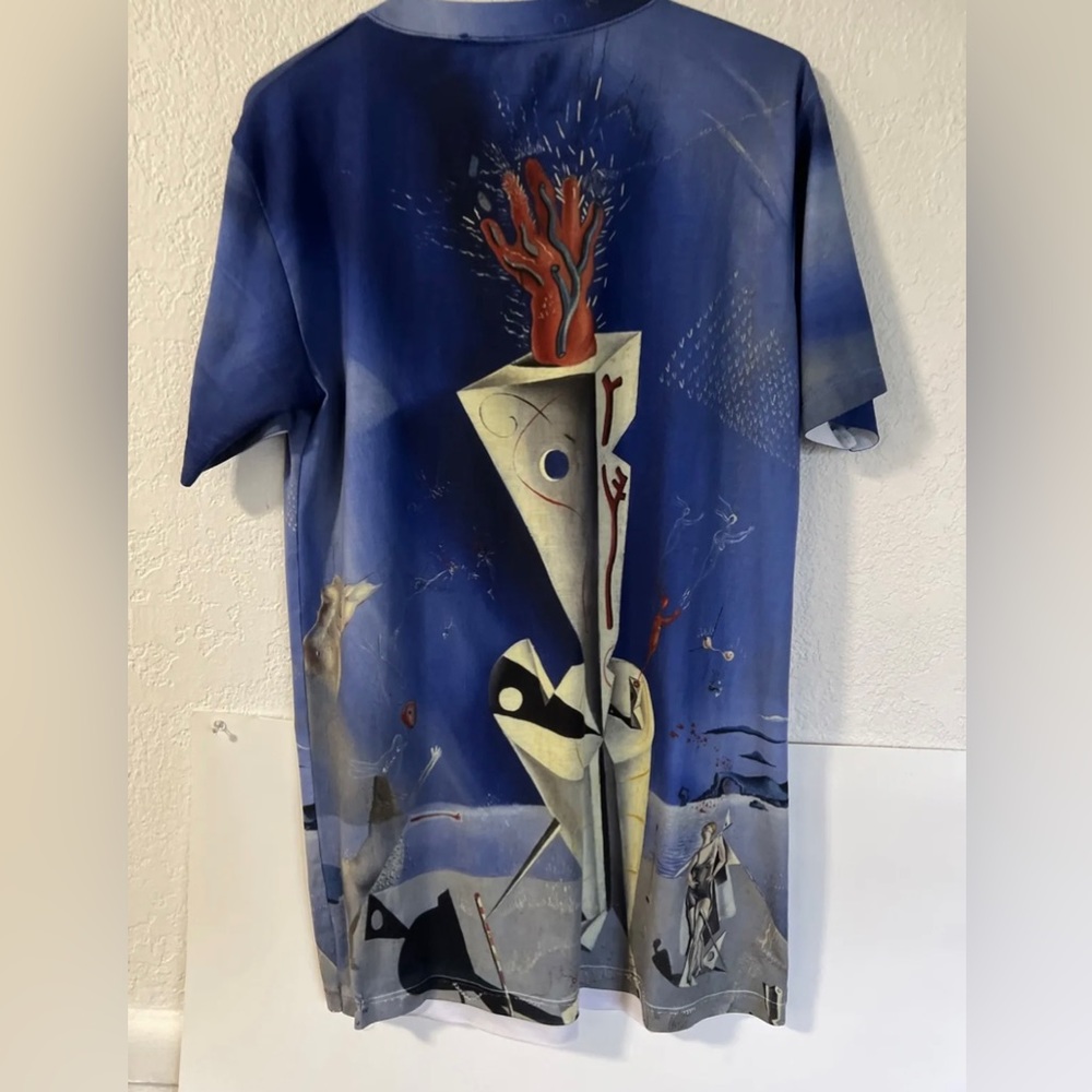 Salvador Dali APPARATUS AND HAND T-shirt. Size Small